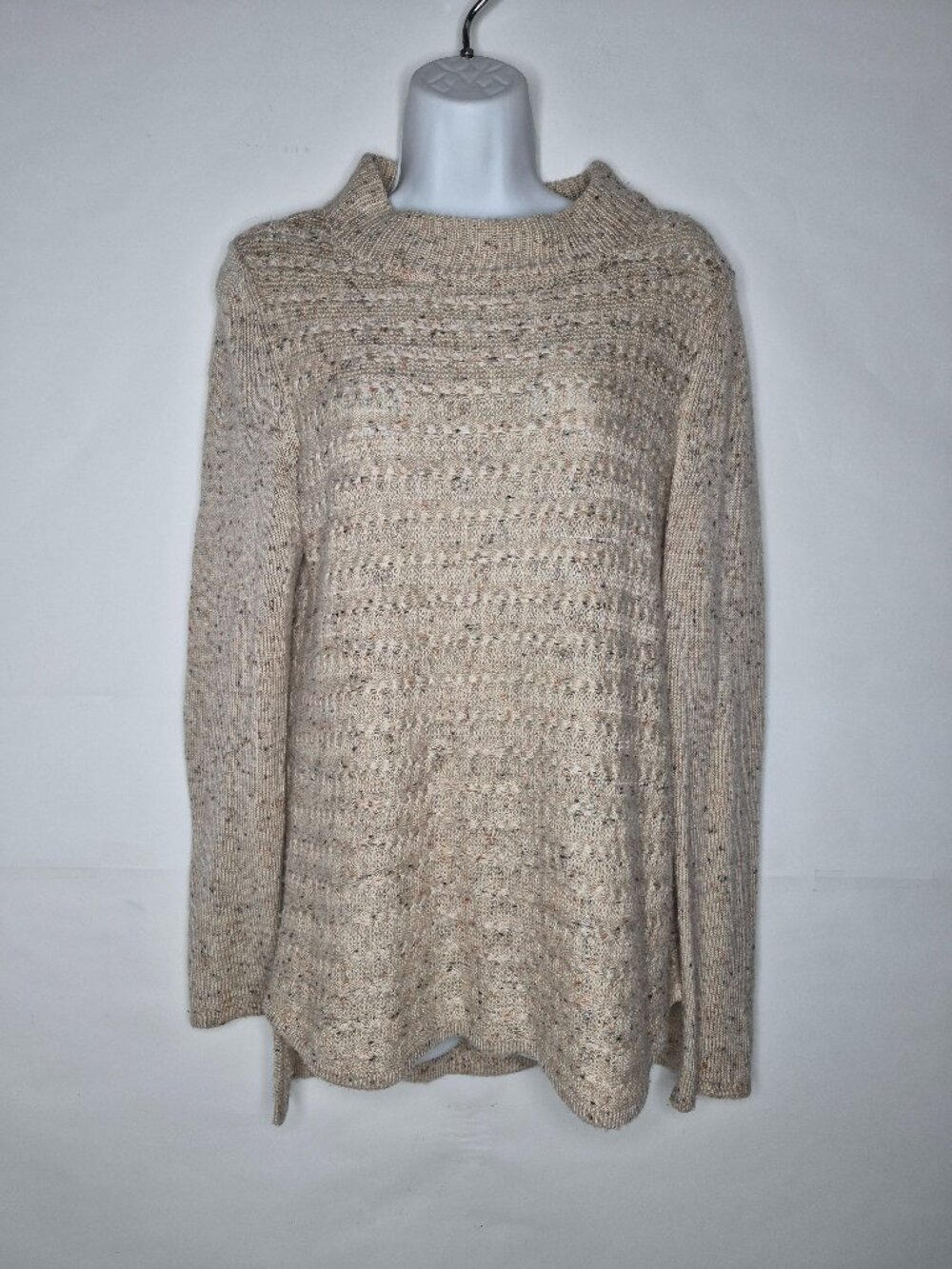 Design History Womens M Beige Speck Acrylic Lightweight Knit Long Sleeve Sweater